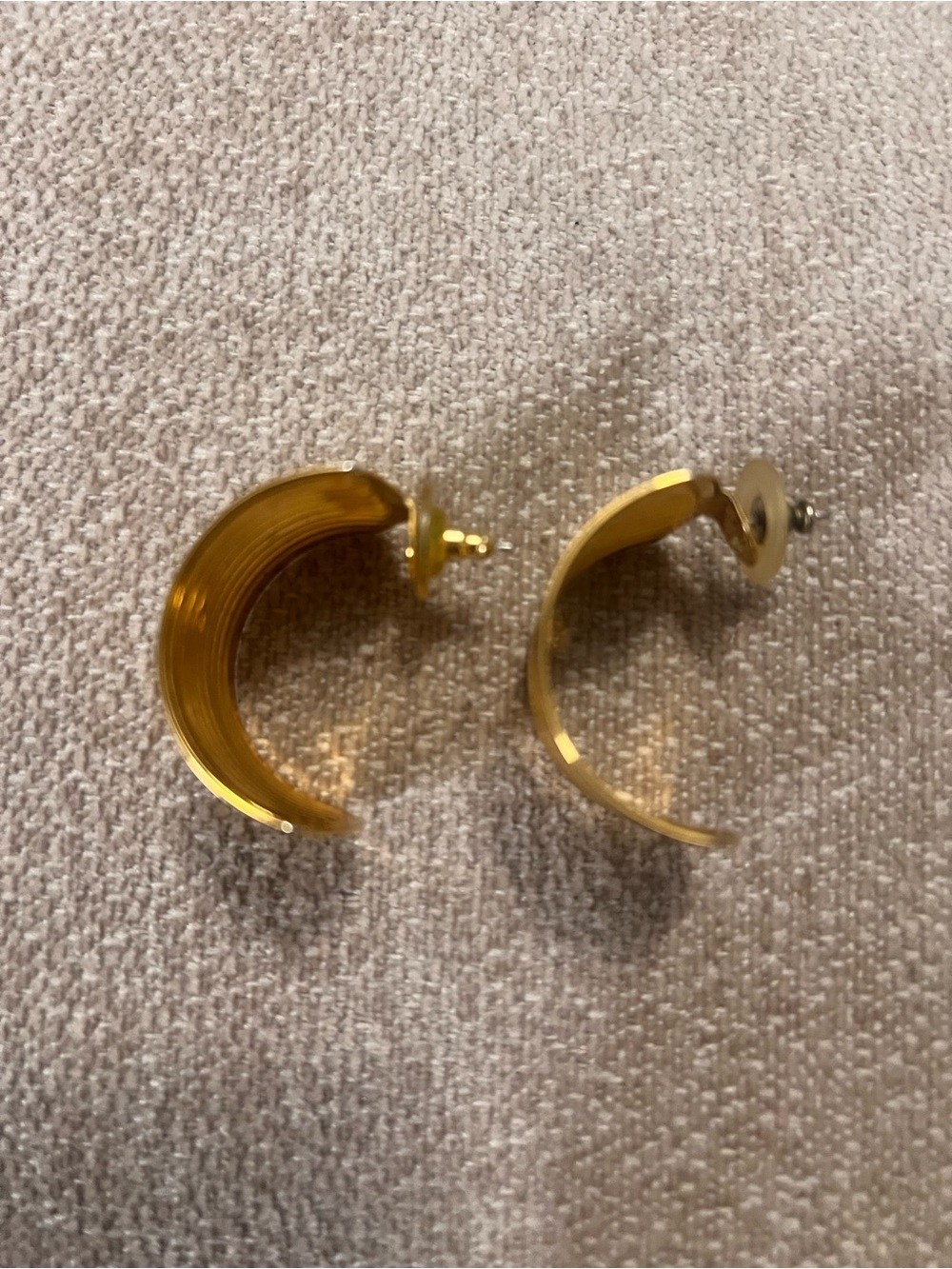 Gold Ribbed Earrings - Picture 5 of 5